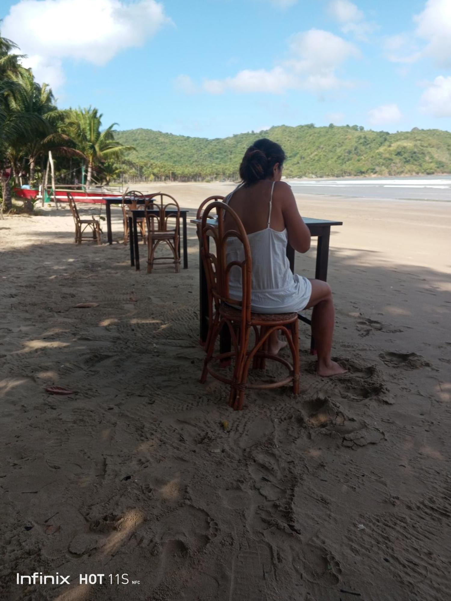 Akoya Beach Park And Cottages Locaroc Ruang foto